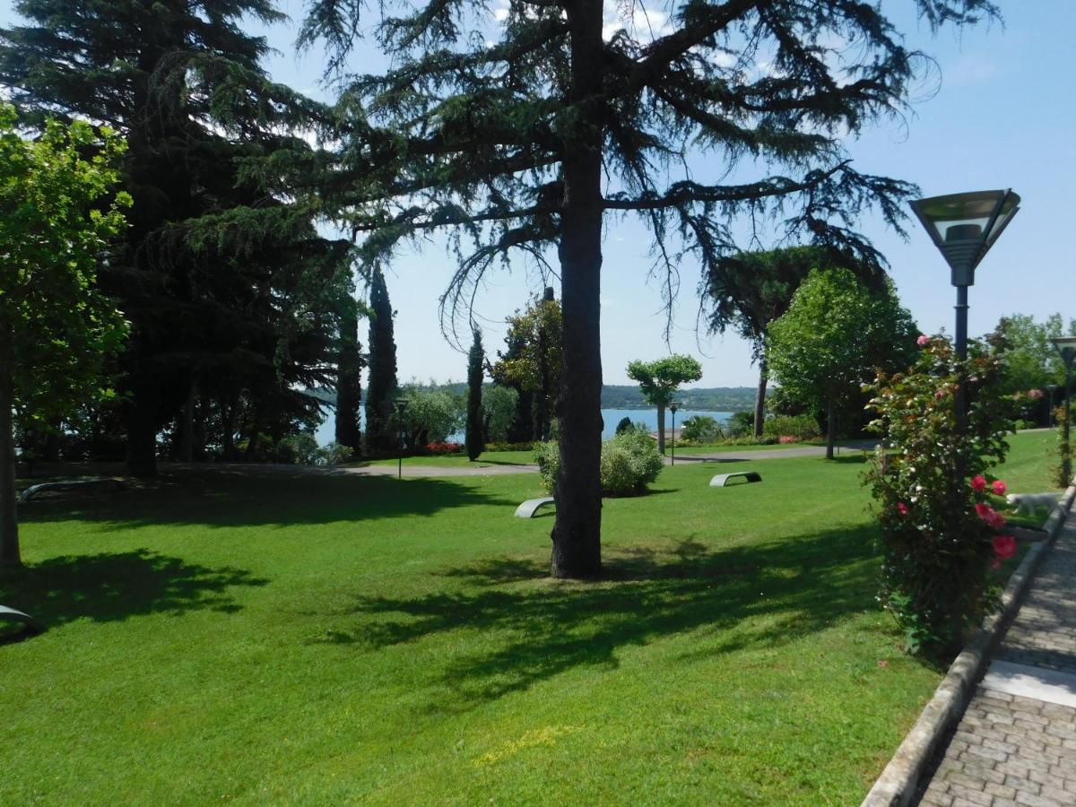 Lato Soleggiato @Gardazzurro Apartment Padenghe sul Garda Bagian luar foto