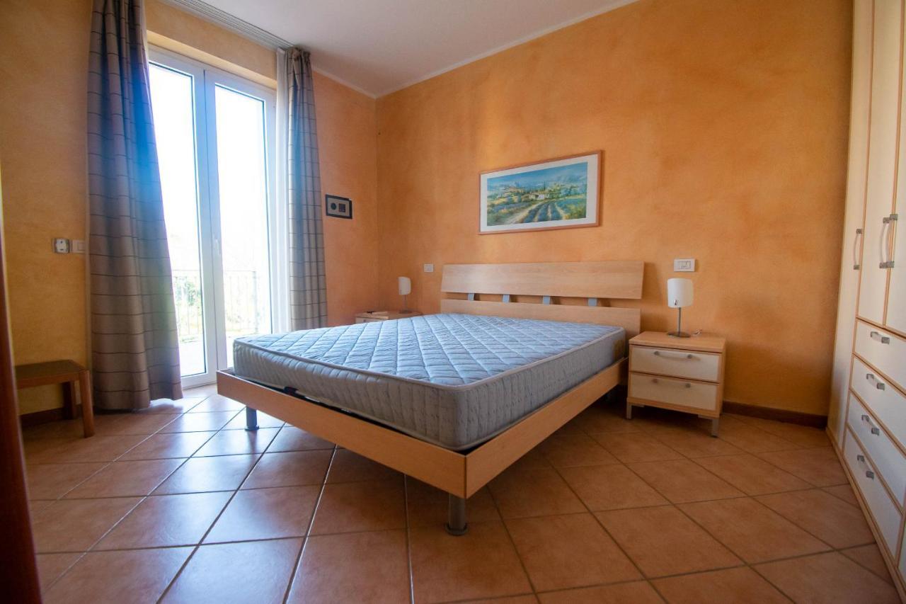 Lato Soleggiato @Gardazzurro Apartment Padenghe sul Garda Bagian luar foto