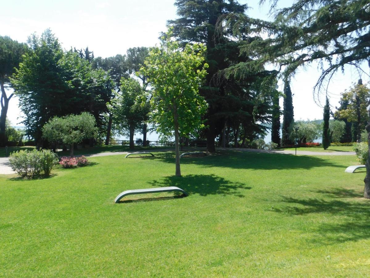 Lato Soleggiato @Gardazzurro Apartment Padenghe sul Garda Bagian luar foto