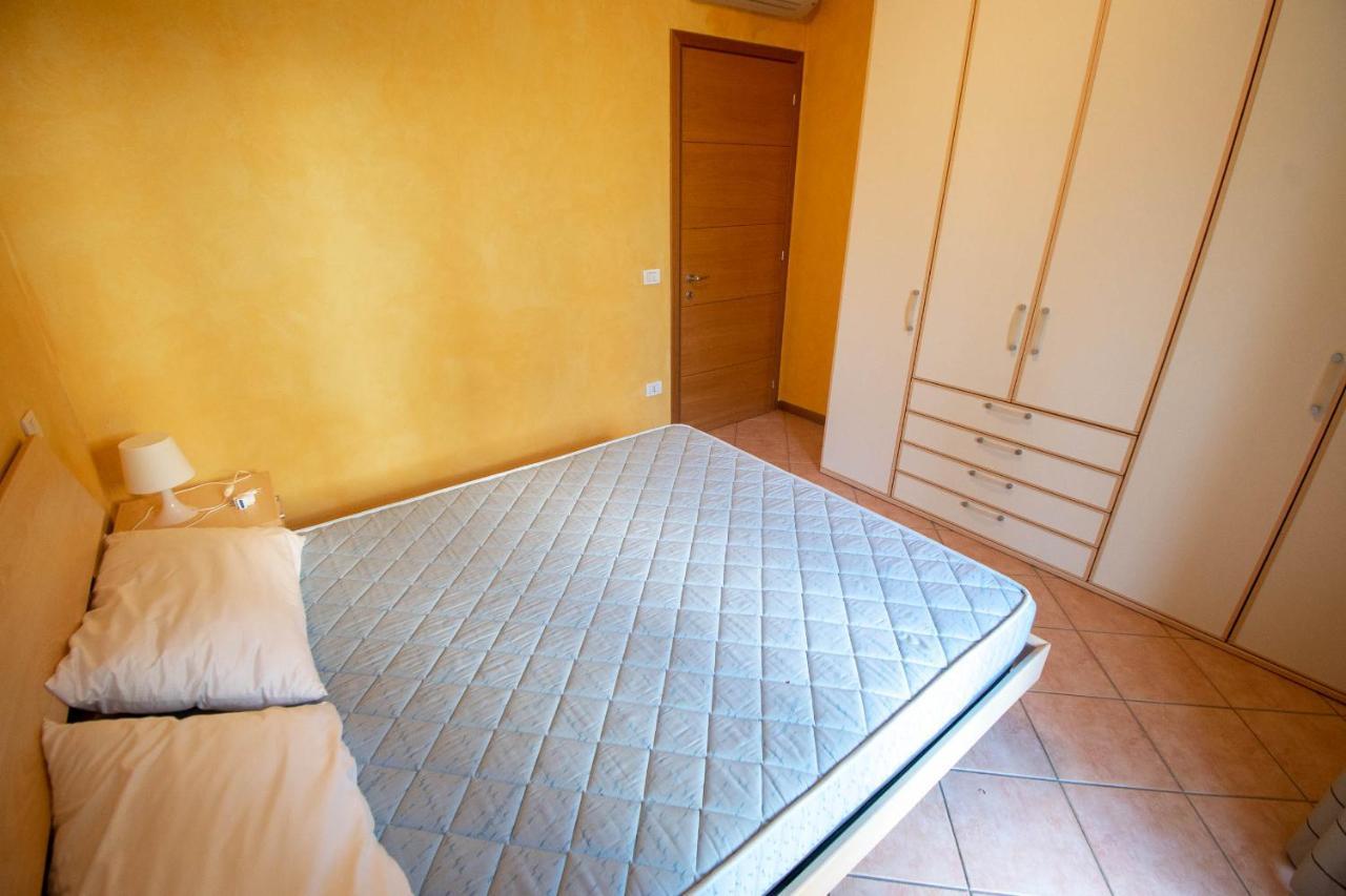 Lato Soleggiato @Gardazzurro Apartment Padenghe sul Garda Bagian luar foto