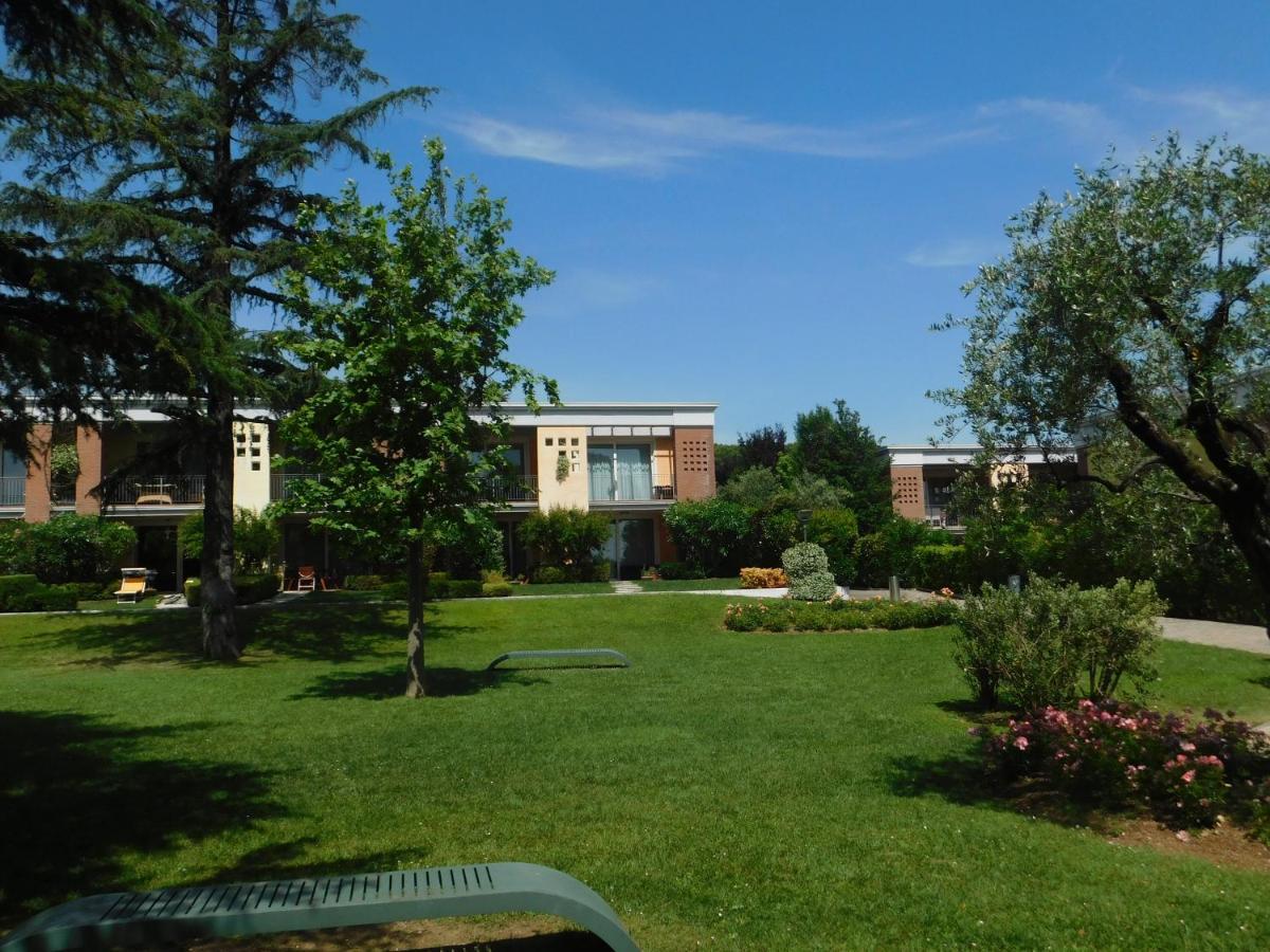 Lato Soleggiato @Gardazzurro Apartment Padenghe sul Garda Bagian luar foto
