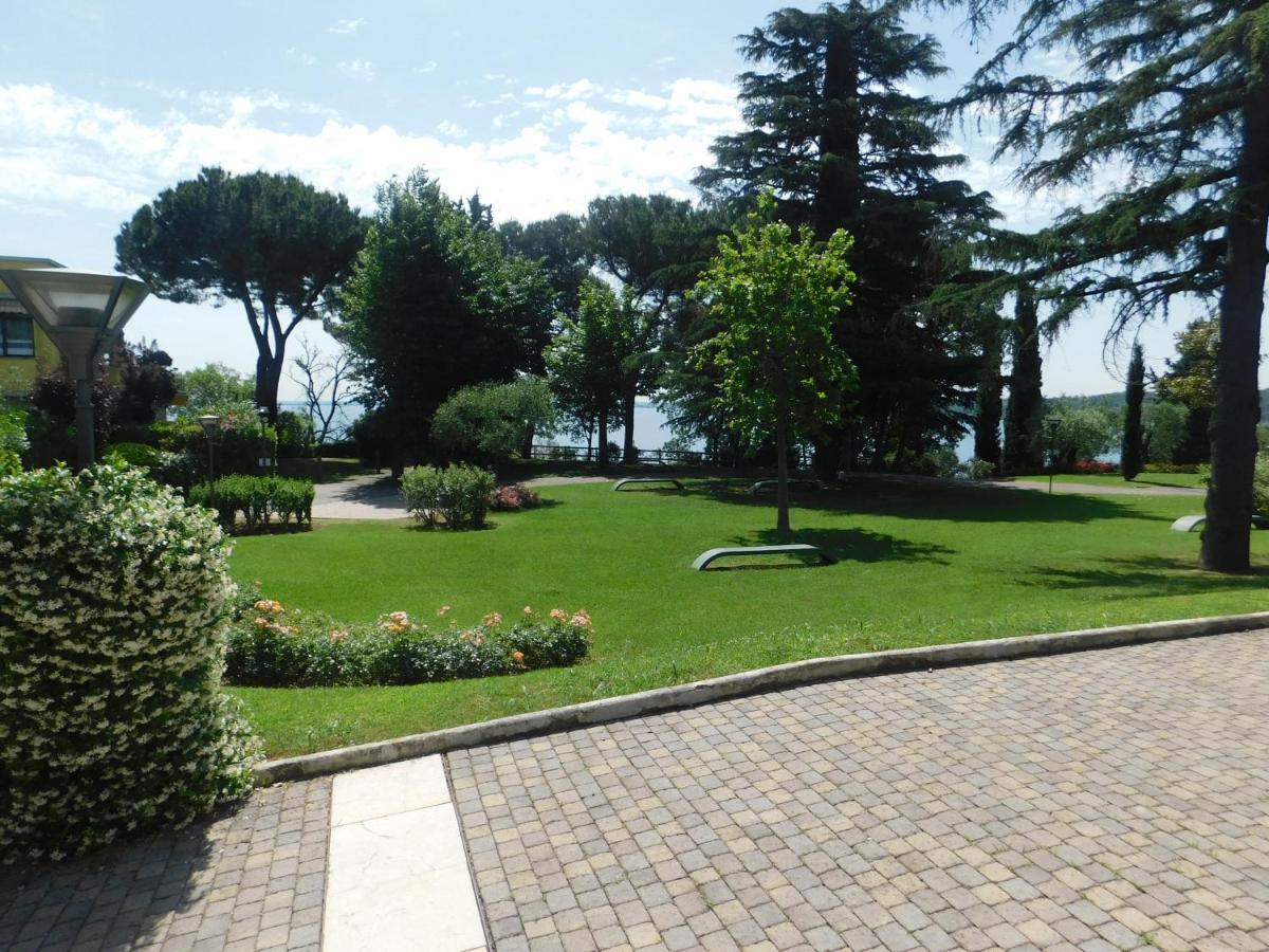 Lato Soleggiato @Gardazzurro Apartment Padenghe sul Garda Bagian luar foto