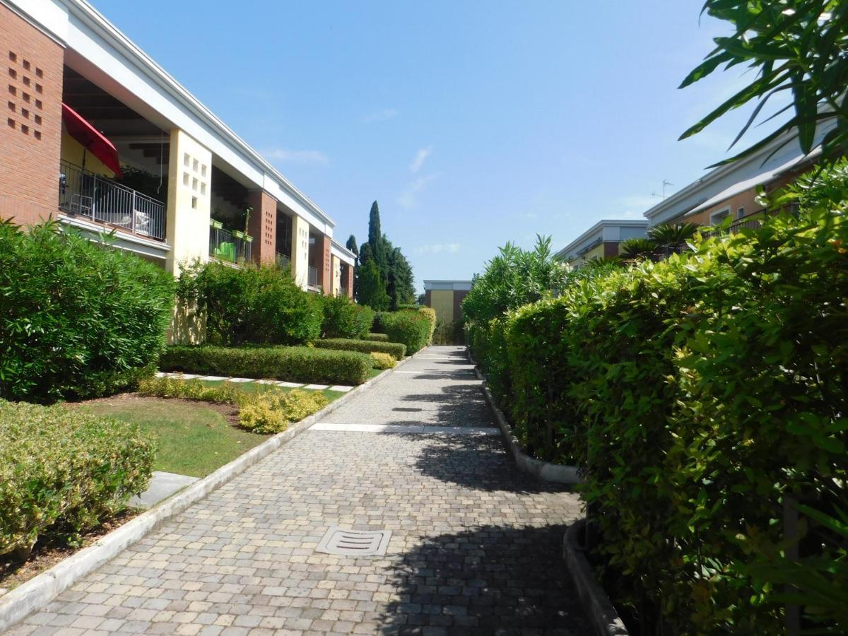 Lato Soleggiato @Gardazzurro Apartment Padenghe sul Garda Bagian luar foto