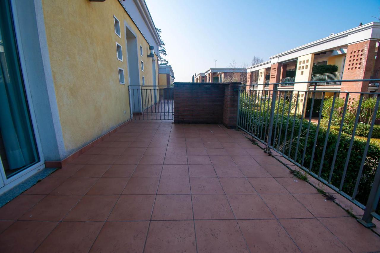 Lato Soleggiato @Gardazzurro Apartment Padenghe sul Garda Bagian luar foto