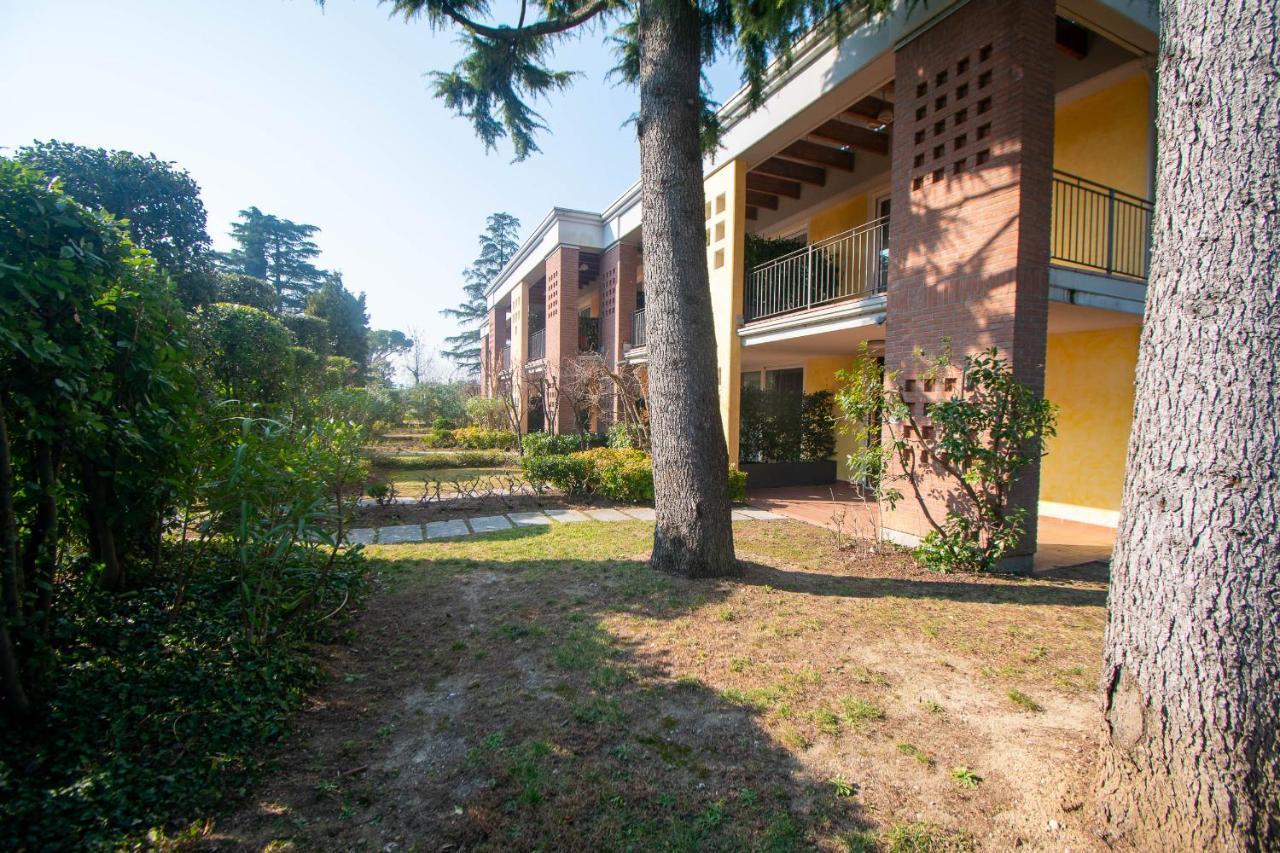 Lato Soleggiato @Gardazzurro Apartment Padenghe sul Garda Bagian luar foto