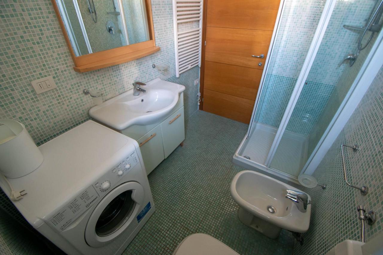 Lato Soleggiato @Gardazzurro Apartment Padenghe sul Garda Bagian luar foto