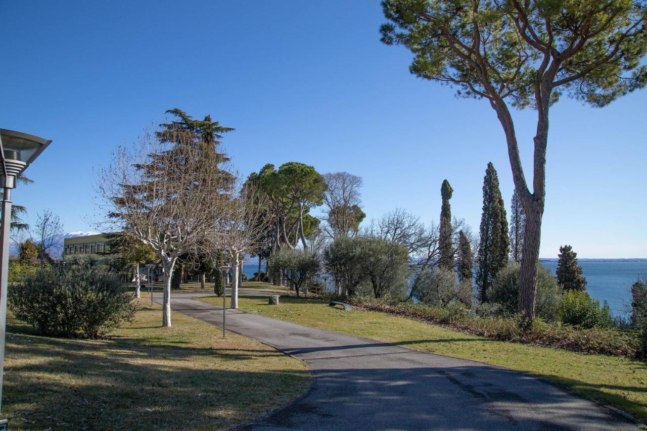 Lato Soleggiato @Gardazzurro Apartment Padenghe sul Garda Bagian luar foto