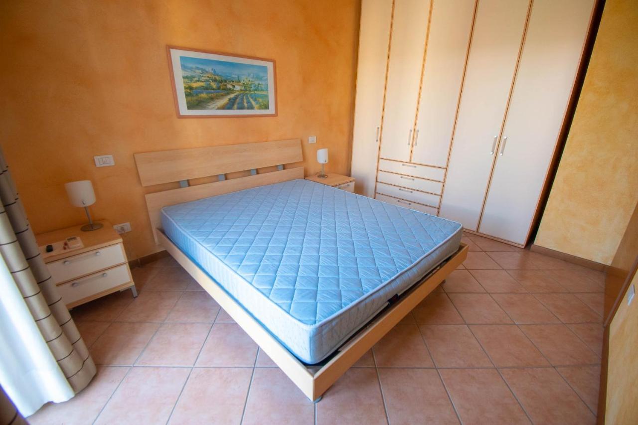 Lato Soleggiato @Gardazzurro Apartment Padenghe sul Garda Bagian luar foto