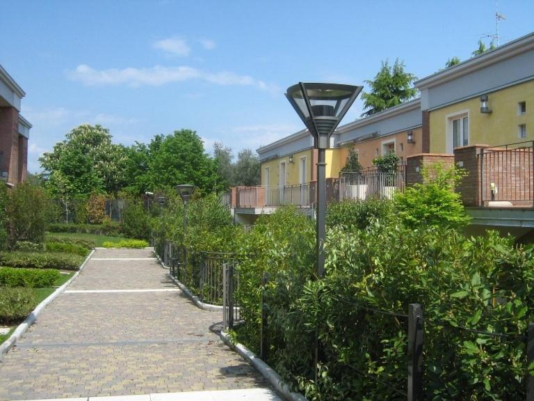 Lato Soleggiato @Gardazzurro Apartment Padenghe sul Garda Bagian luar foto