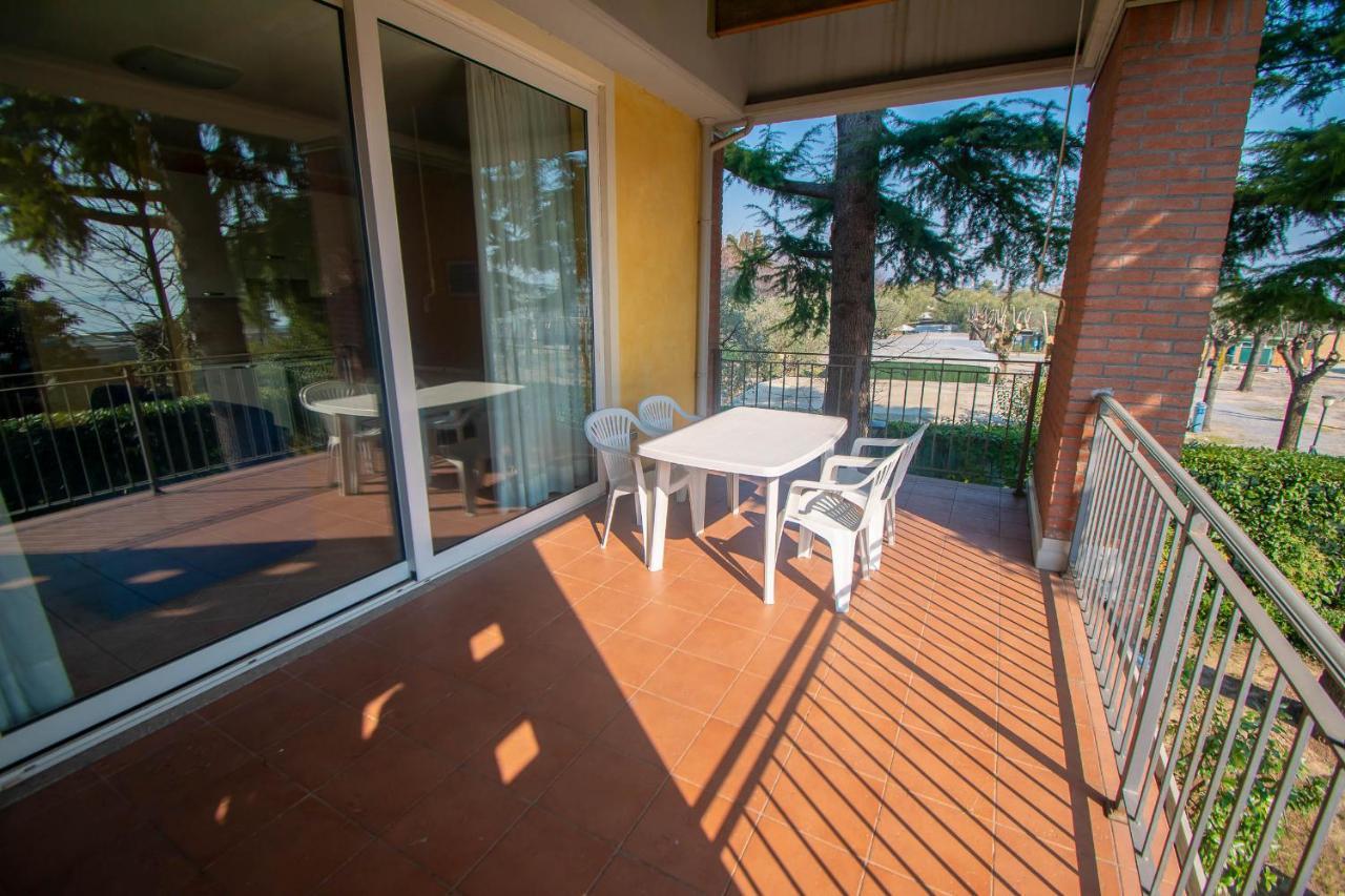 Lato Soleggiato @Gardazzurro Apartment Padenghe sul Garda Bagian luar foto