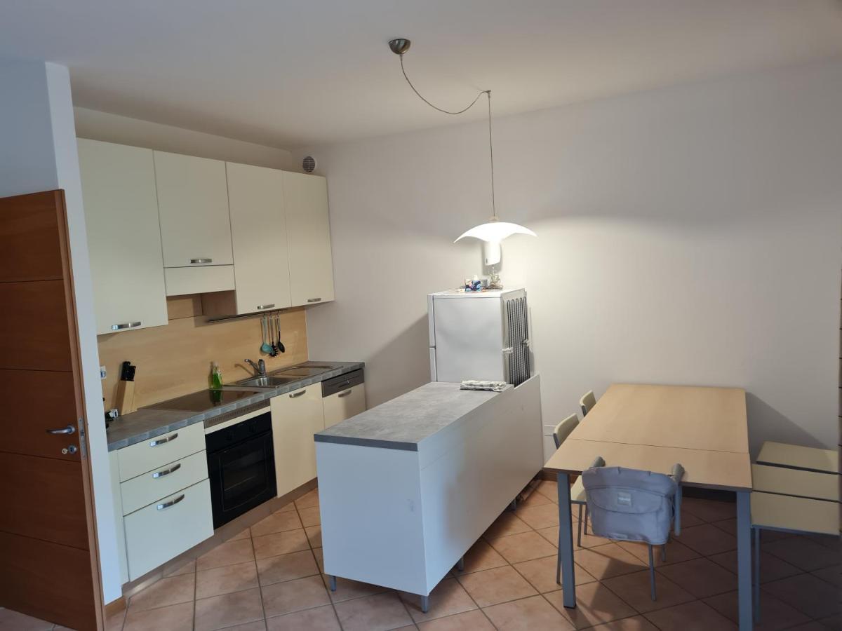 Lato Soleggiato @Gardazzurro Apartment Padenghe sul Garda Bagian luar foto